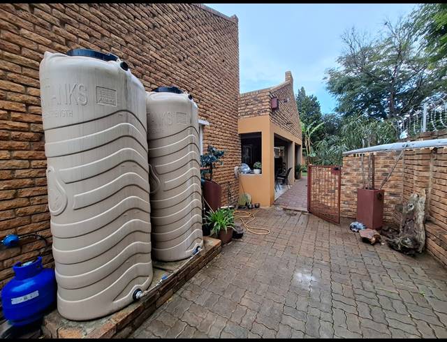 2 BEDROOM HOUSE FOR SALE IN VANDERBIJLPARK SW 5